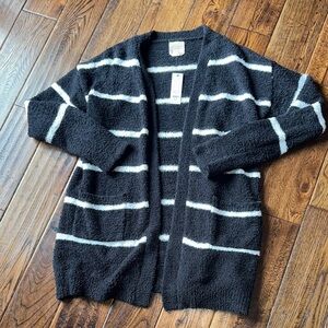NWT HARPER FRANCESCA’S Cozy Black and White Striped Sweater Size Large